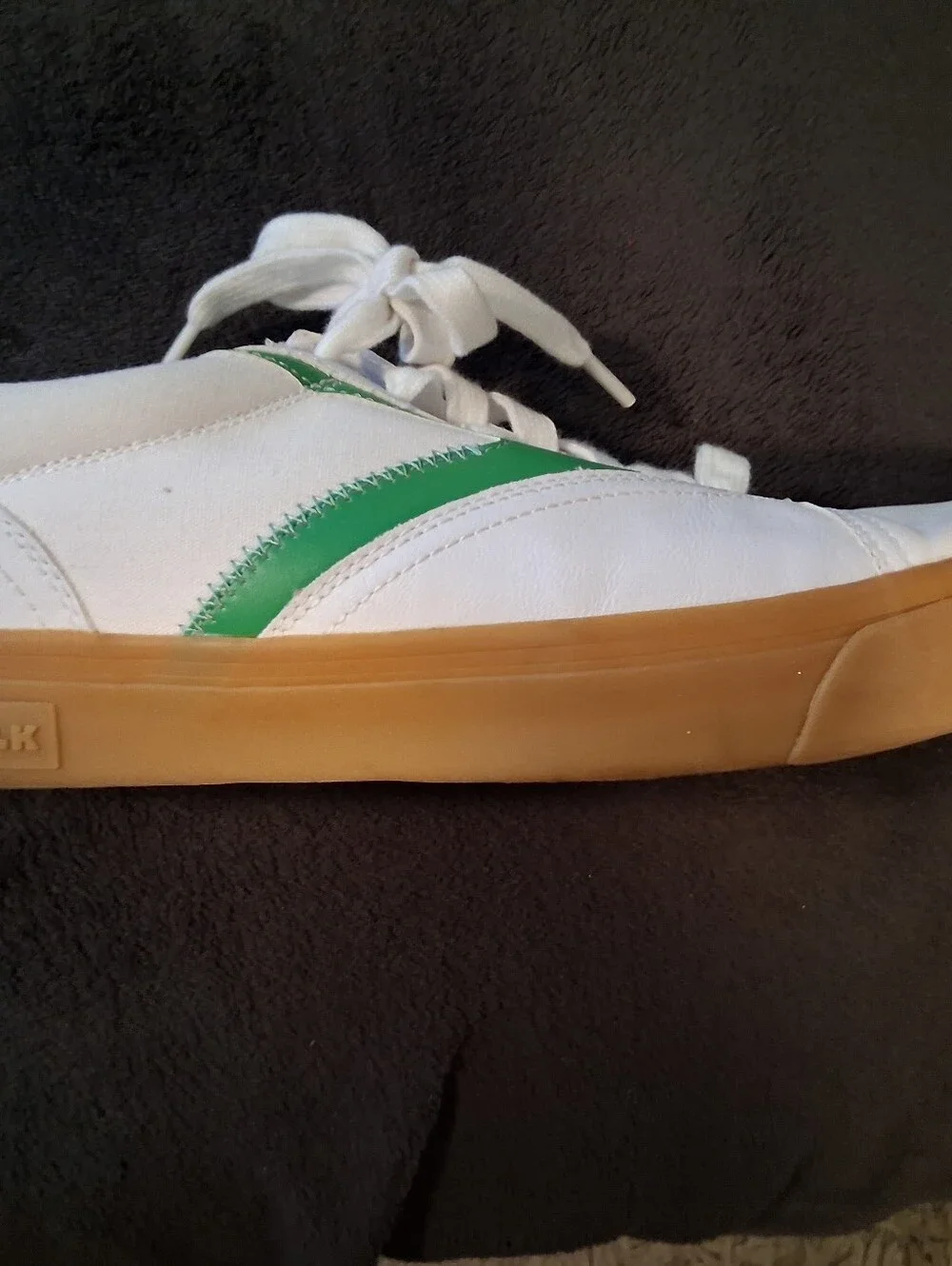 Airwalk White & Green Low-Top Sneakers with Gum Outsole